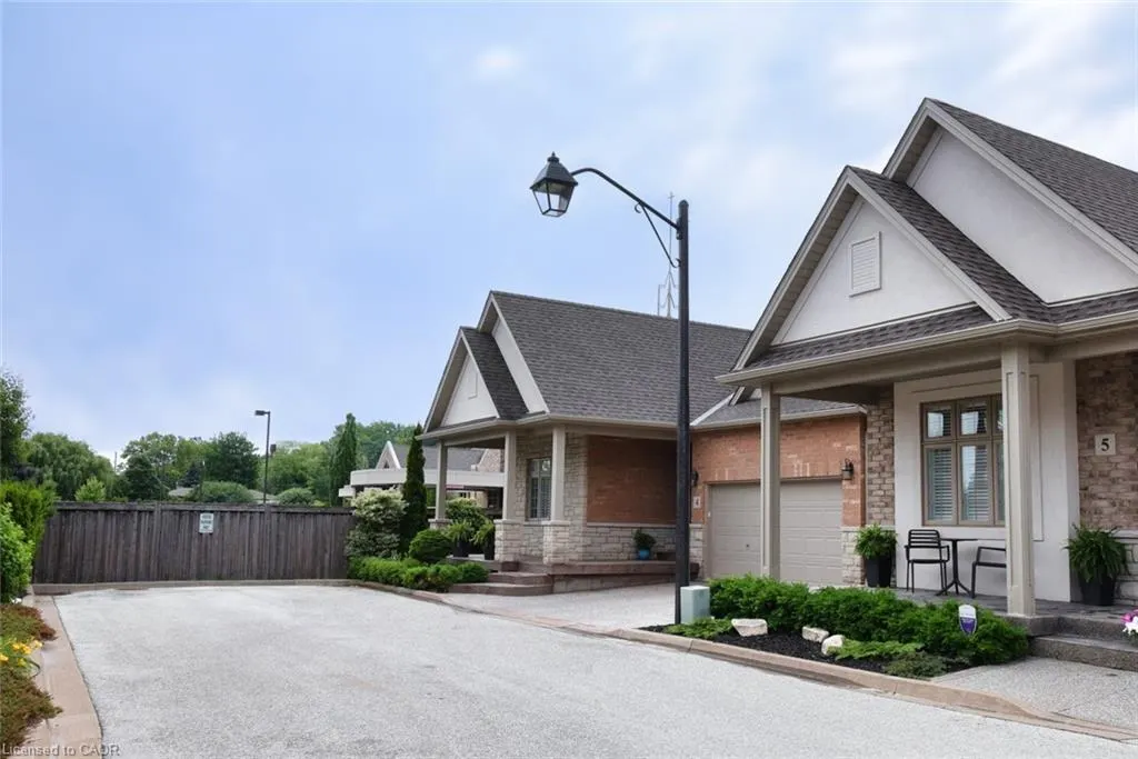 288 Main Street E, #4