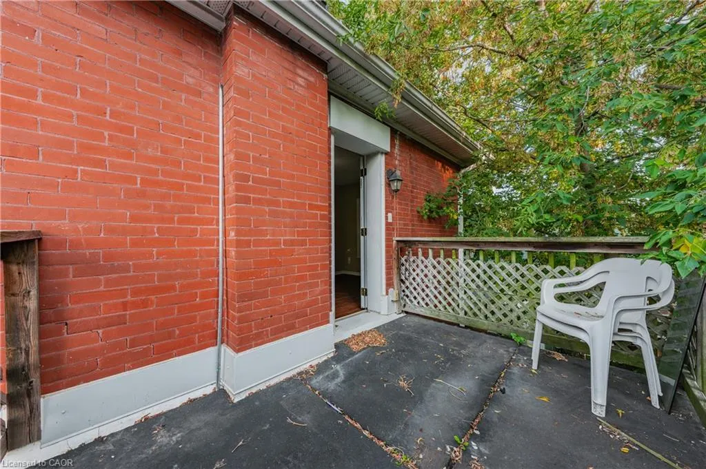 854 William Street
