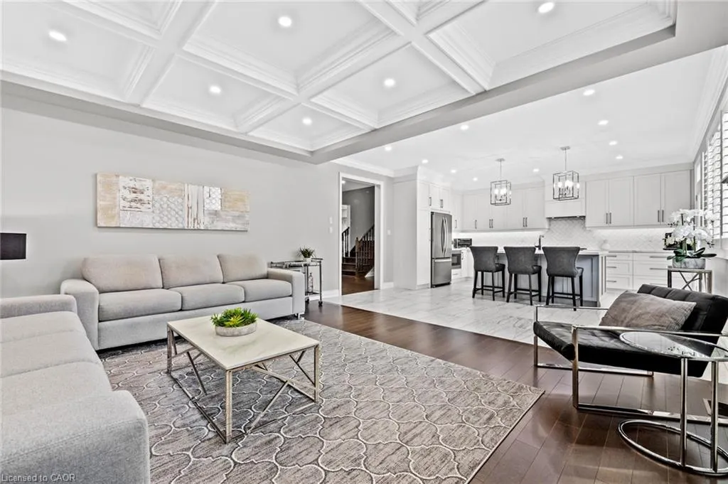 107 Avanti Crescent
