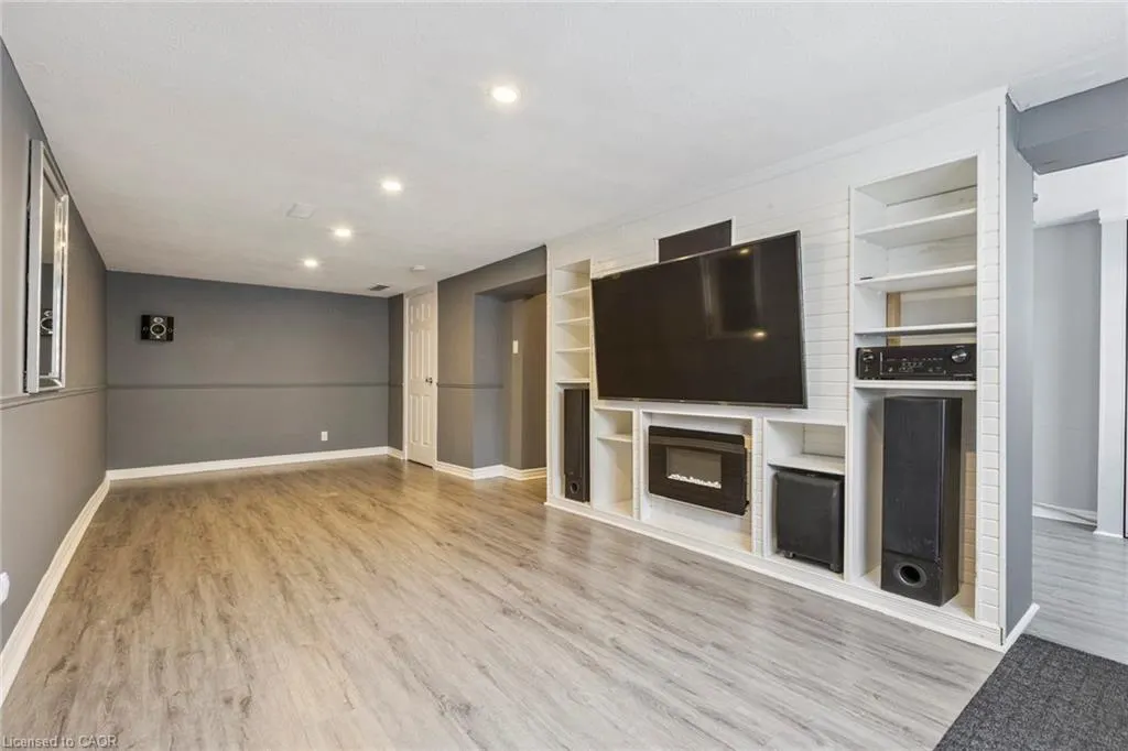 122 Mooregate Crescent