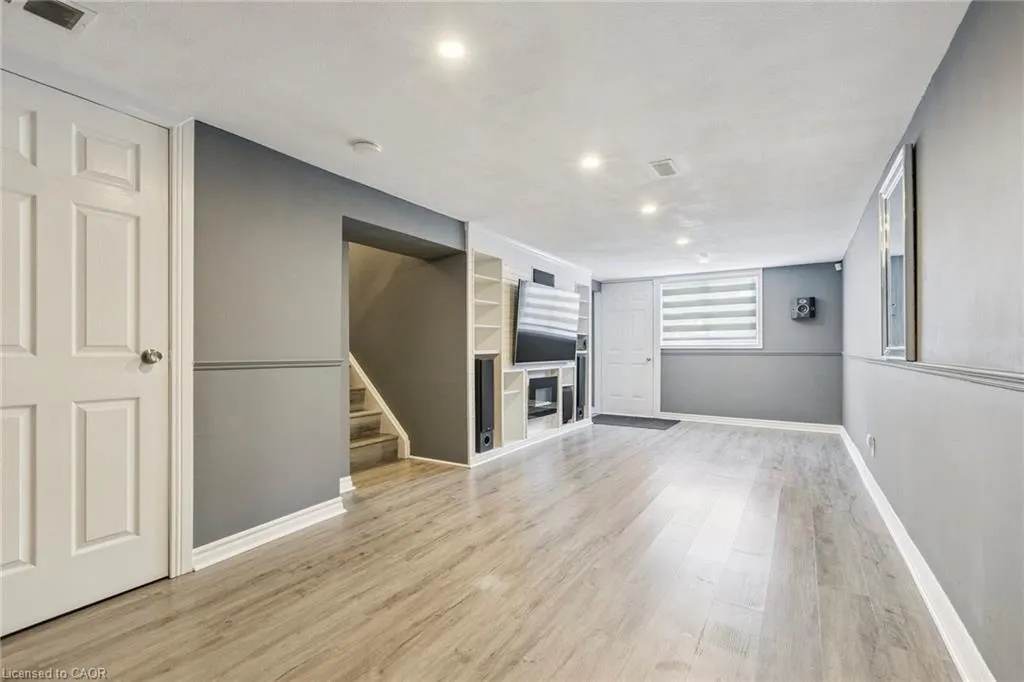 122 Mooregate Crescent