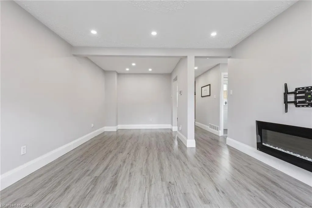 122 Mooregate Crescent
