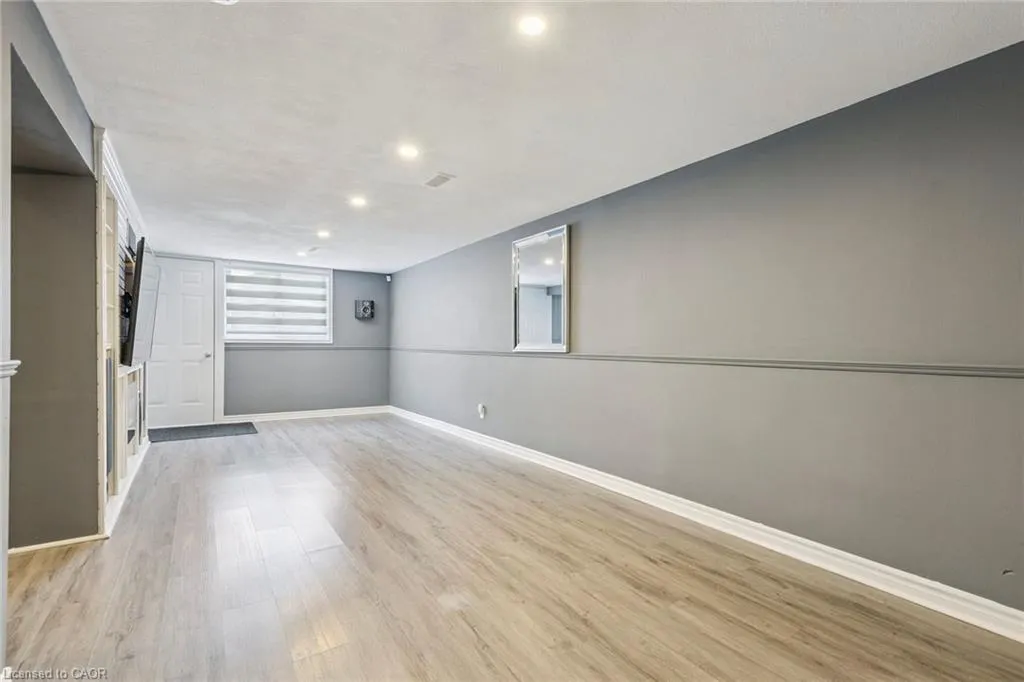 122 Mooregate Crescent