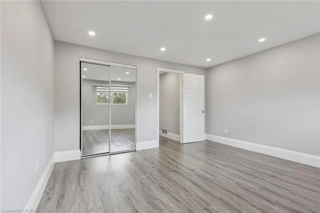 122 Mooregate Crescent