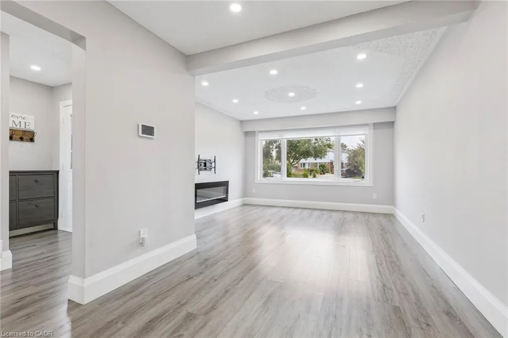 122 Mooregate Crescent