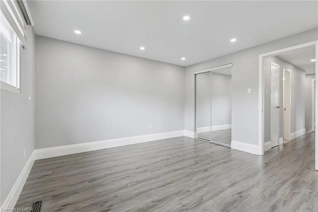122 Mooregate Crescent