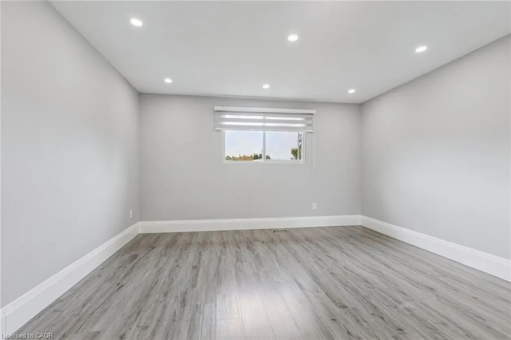 122 Mooregate Crescent
