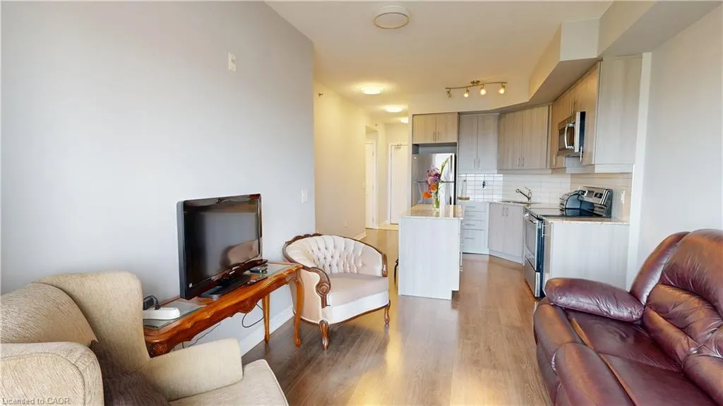 560 North Service Road, #304