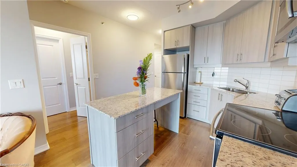 560 North Service Road, #304