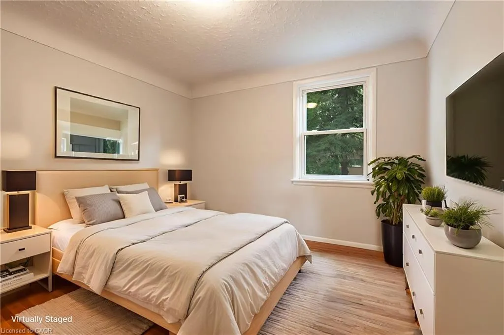 8 Beaucourt Place