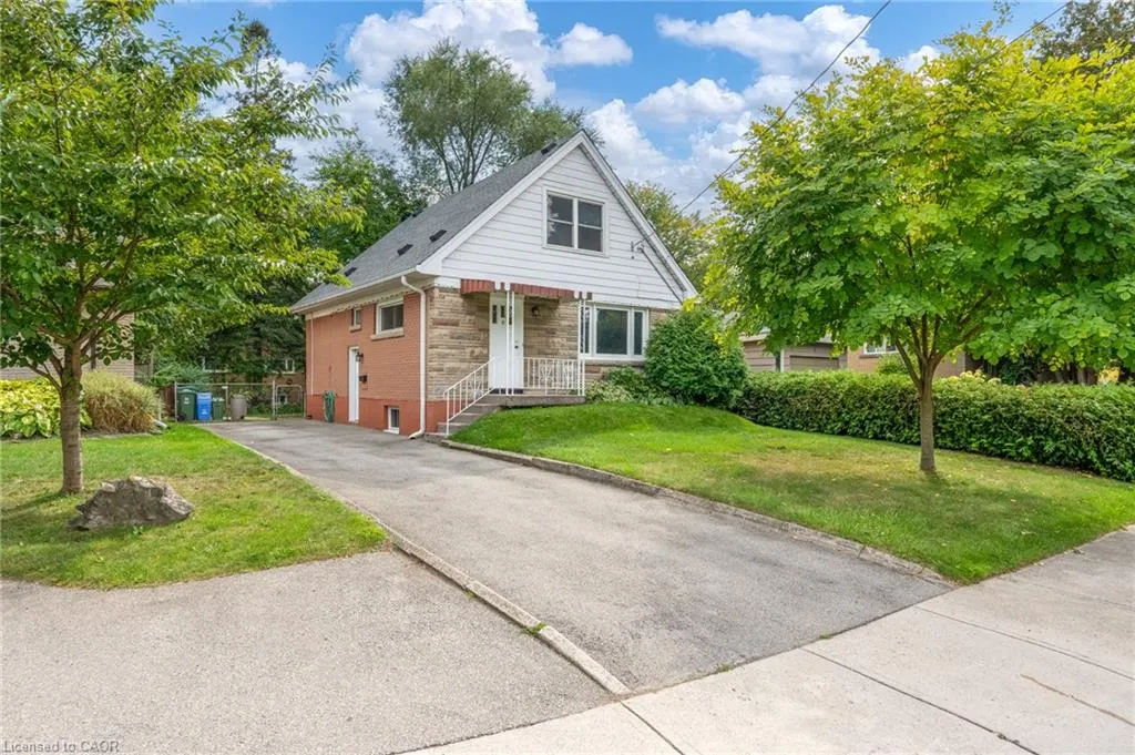 8 Beaucourt Place
