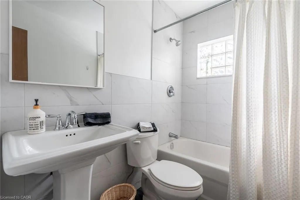 8 Beaucourt Place