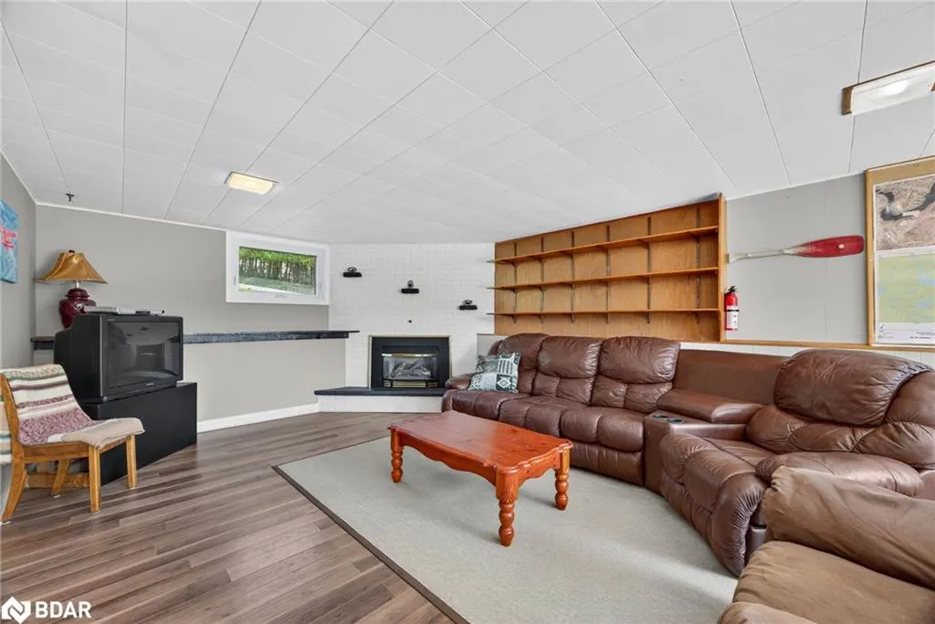 389 Falcon Road