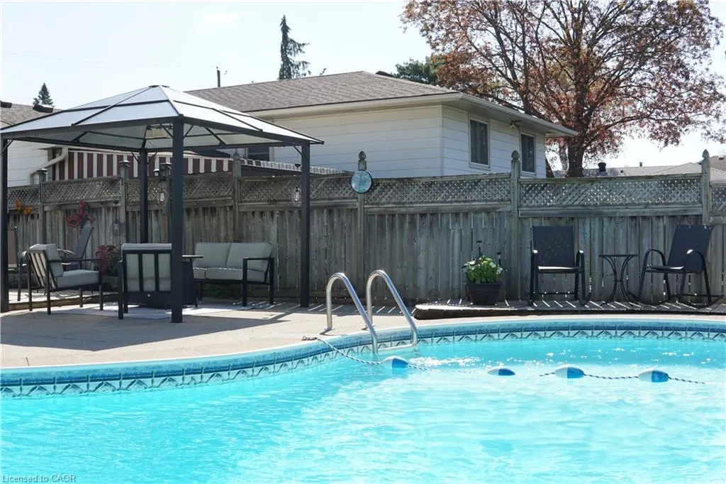 700 Woodview Road