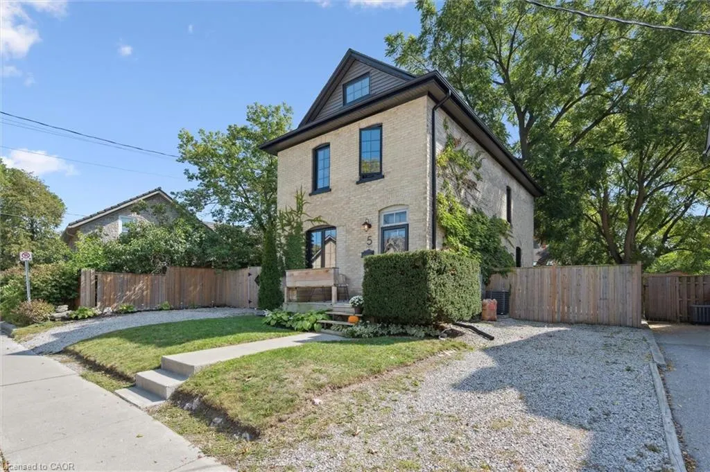 5 Crombie Street