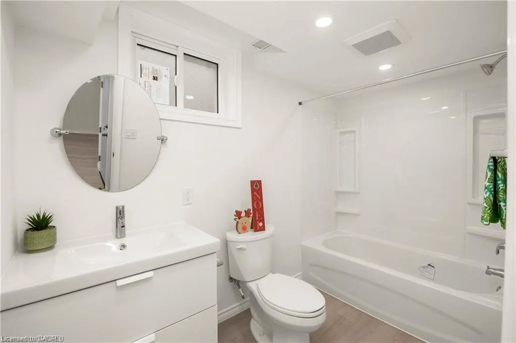 60 Champlain Avenue, #Main Floor