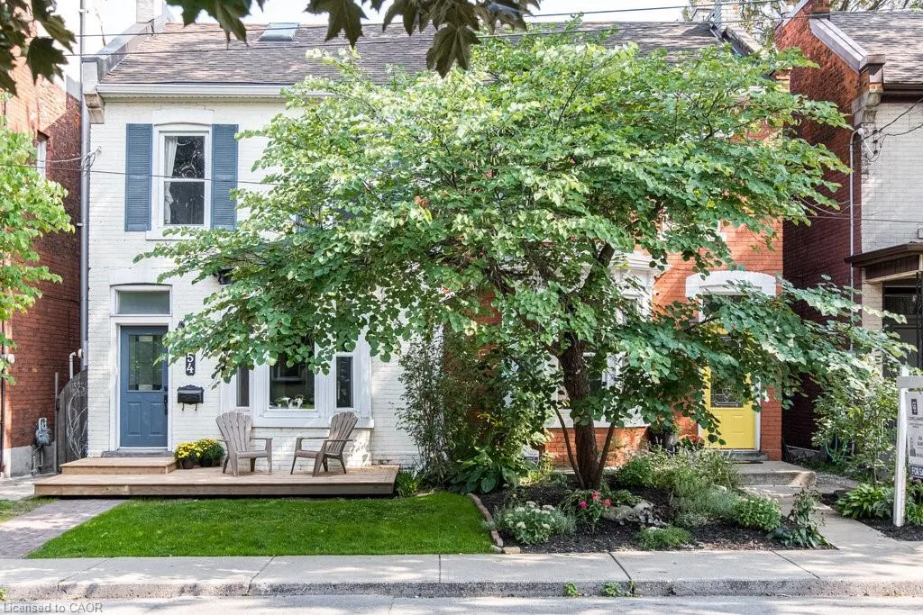 52 Emerald Street N