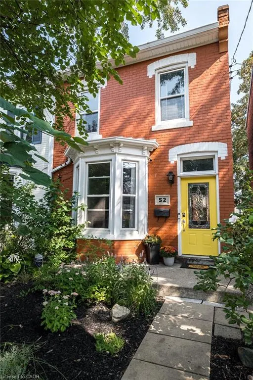 52 Emerald Street N
