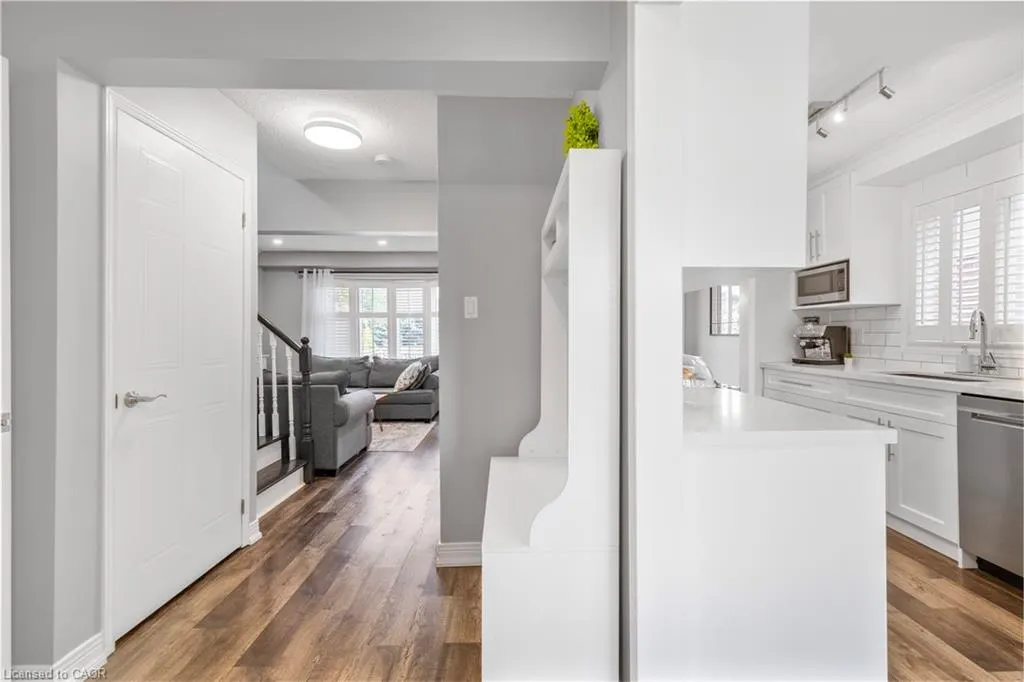 2213 Hunt Crescent