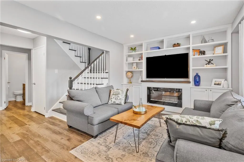 2213 Hunt Crescent