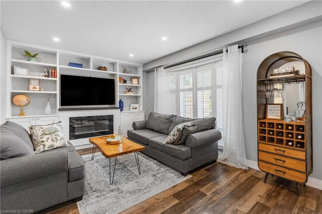 2213 Hunt Crescent