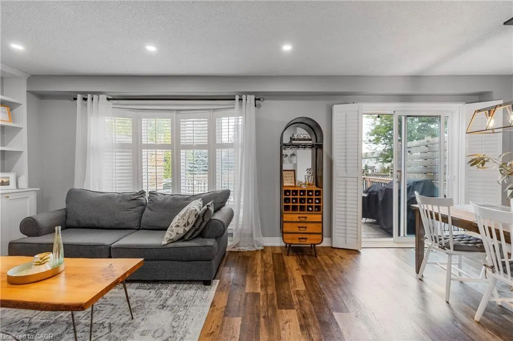 2213 Hunt Crescent