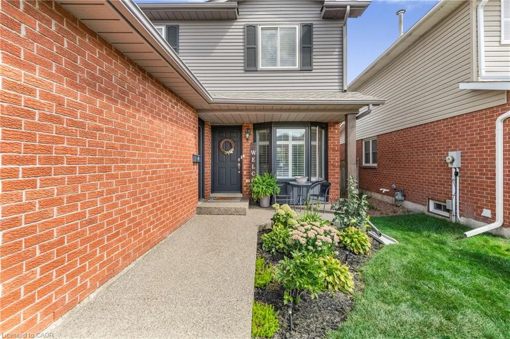 2213 Hunt Crescent