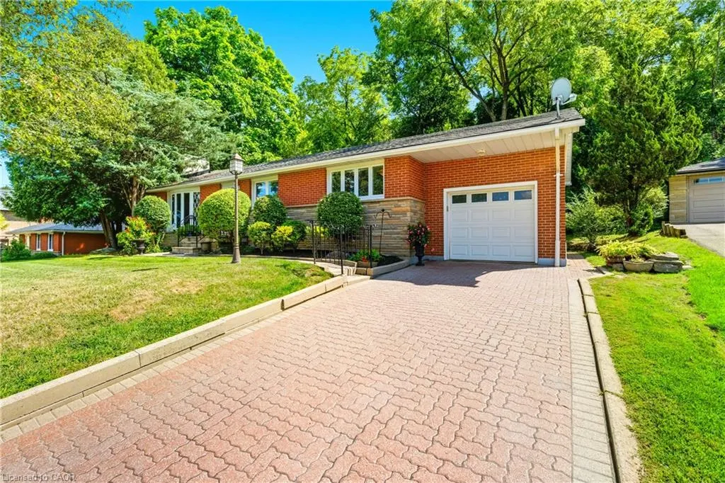 894 Bishop Place