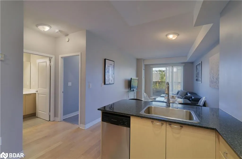 385 Prince Of Wales Drive, #307