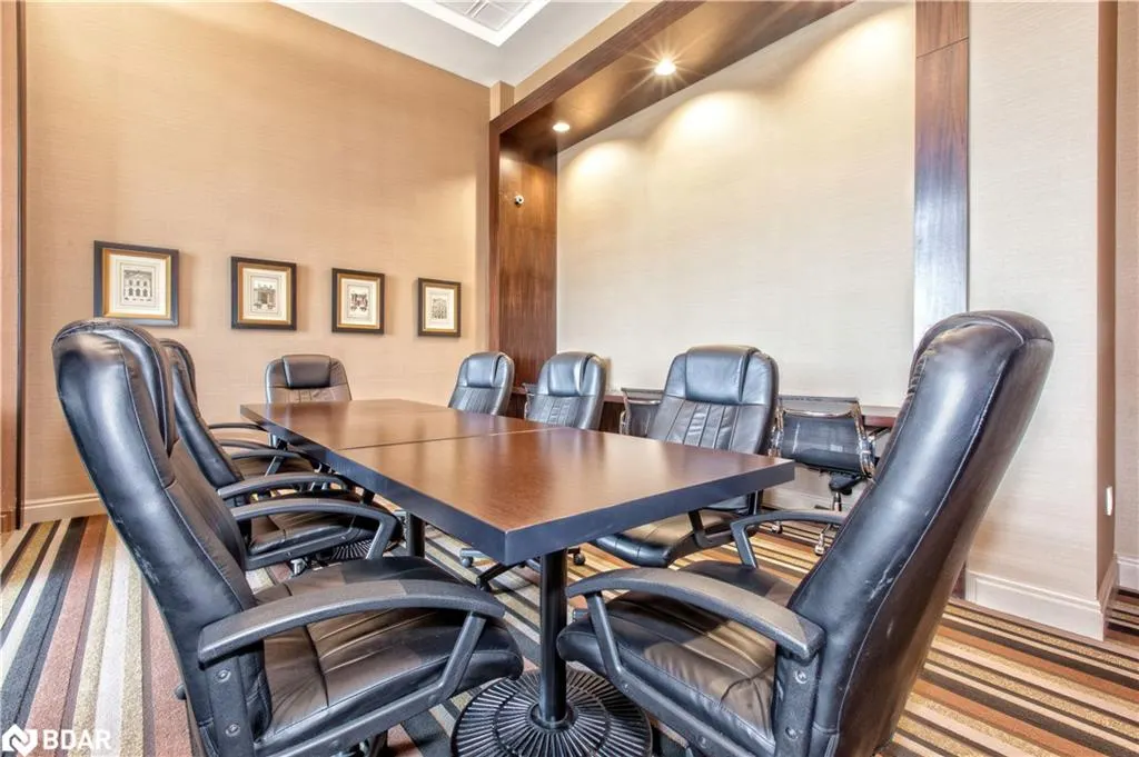 385 Prince Of Wales Drive, #307