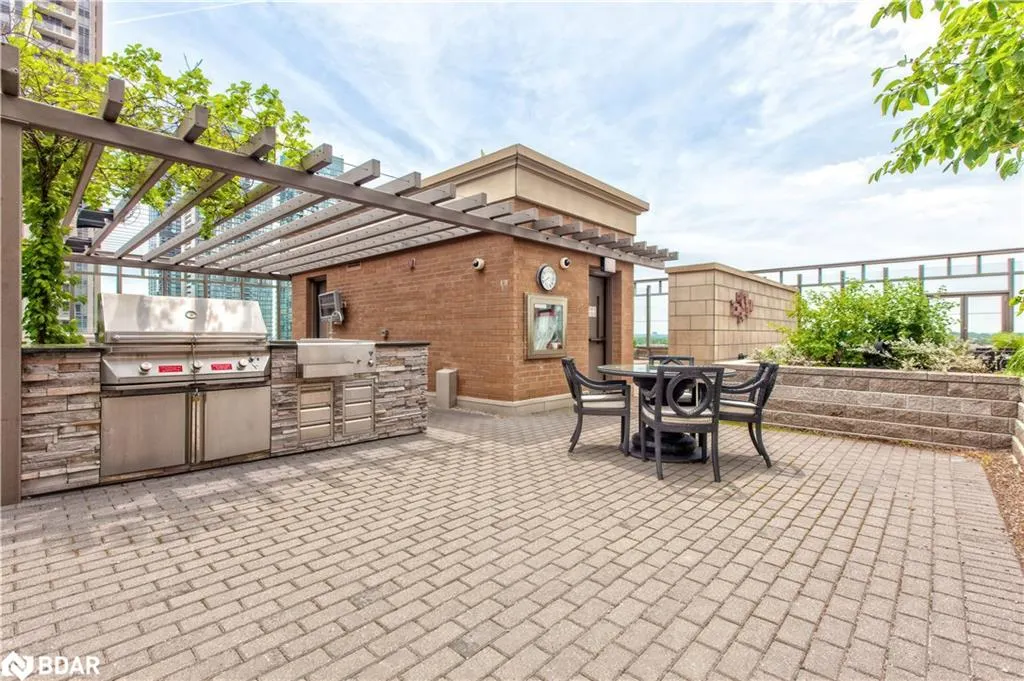 385 Prince Of Wales Drive, #307