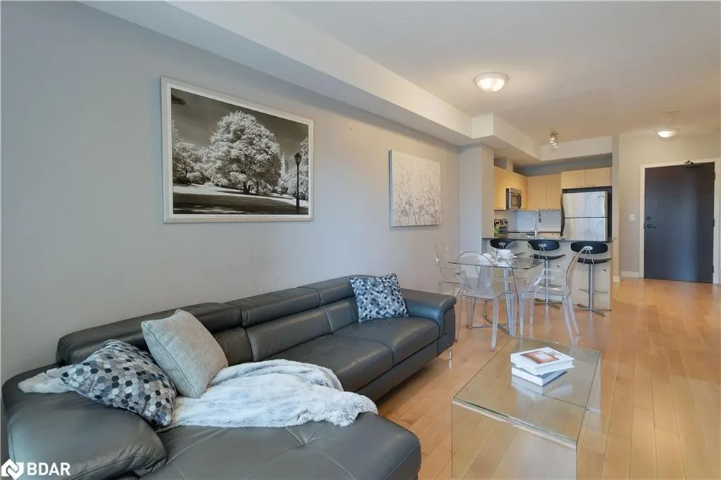 385 Prince Of Wales Drive, #307