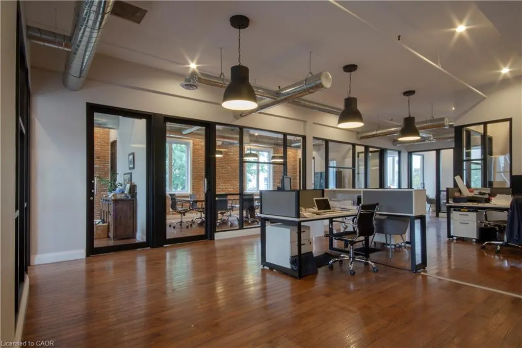 15-21 Wellington Street N