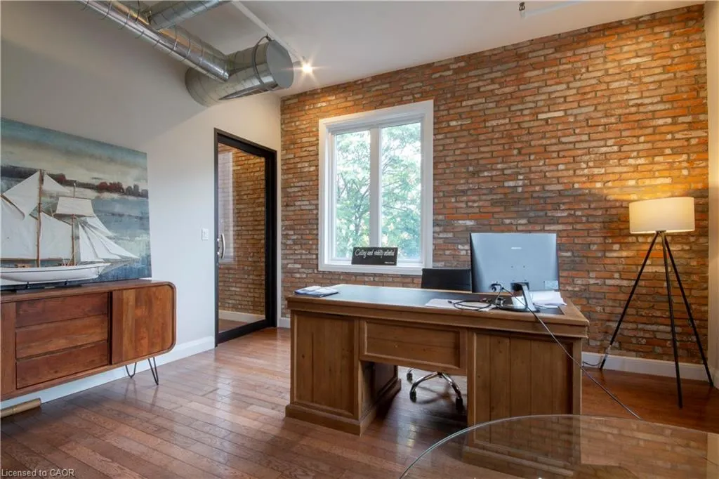 15-21 Wellington Street N