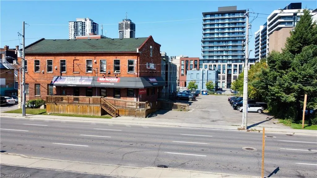 15-21 Wellington Street N