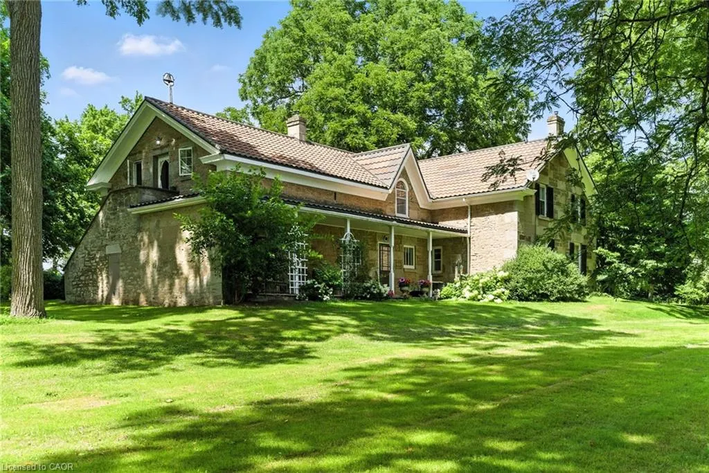561 7th Concession Road E