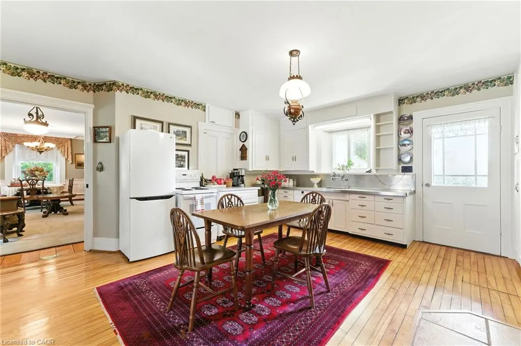 561 7th Concession Road E