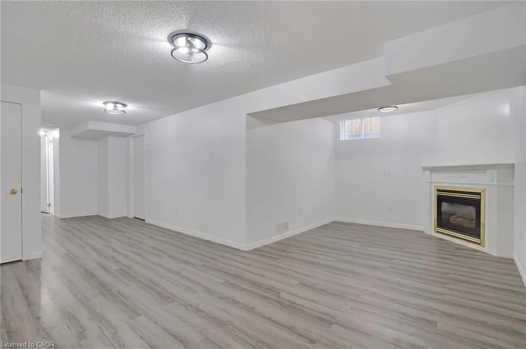 20 Elma Place