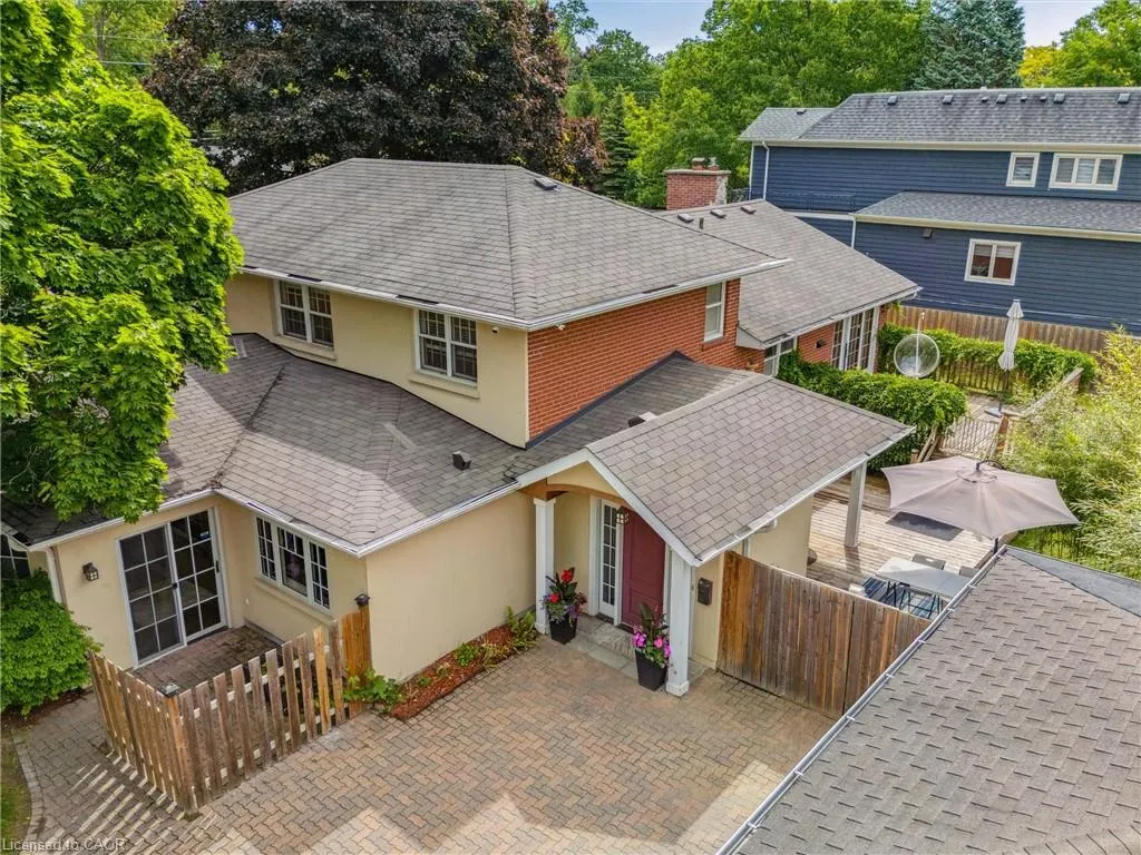 222 Alscot Crescent