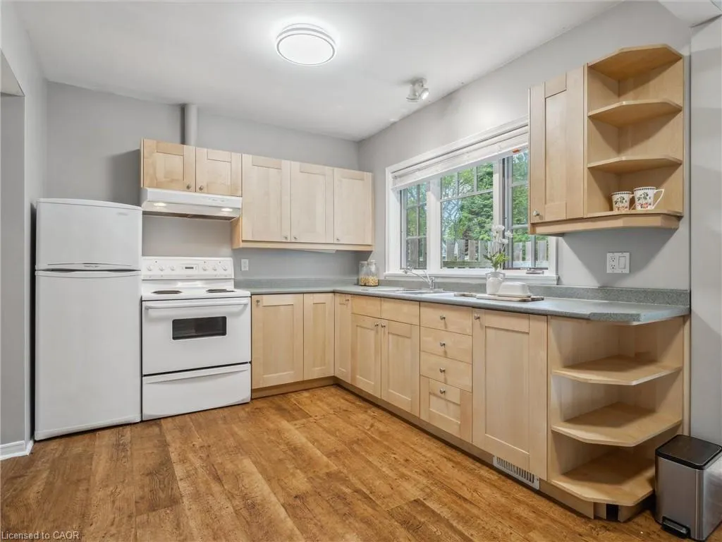 222 Alscot Crescent