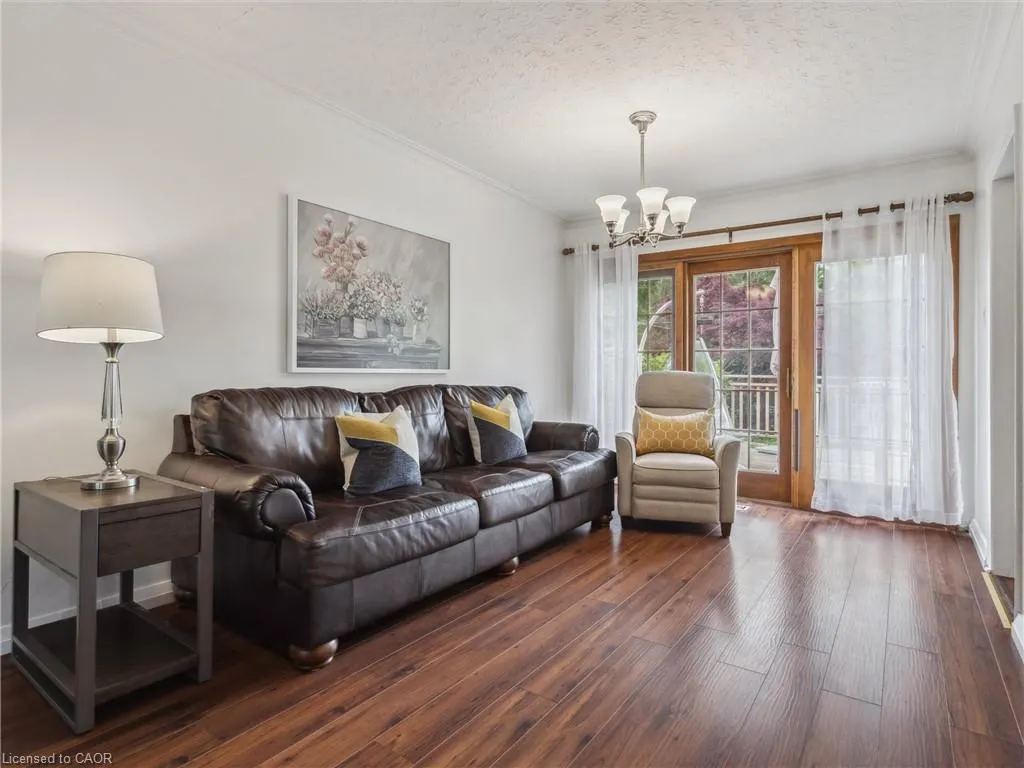 222 Alscot Crescent