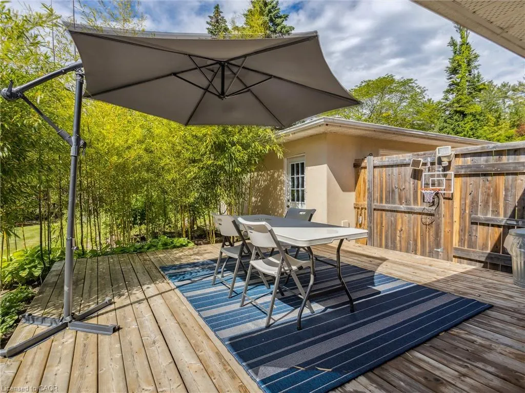 222 Alscot Crescent