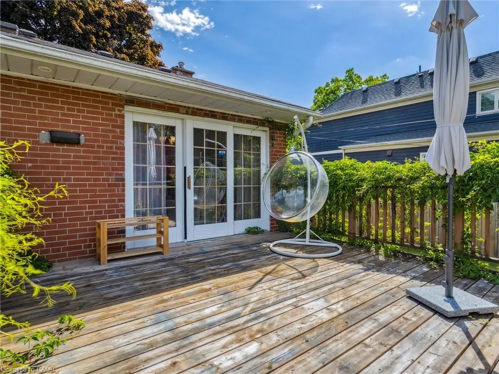 222 Alscot Crescent