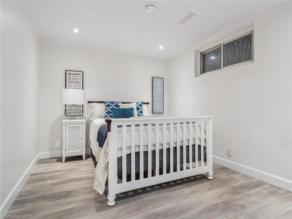 222 Alscot Crescent