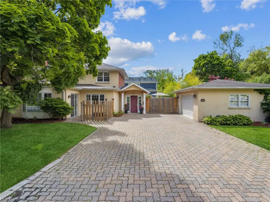 222 Alscot Crescent