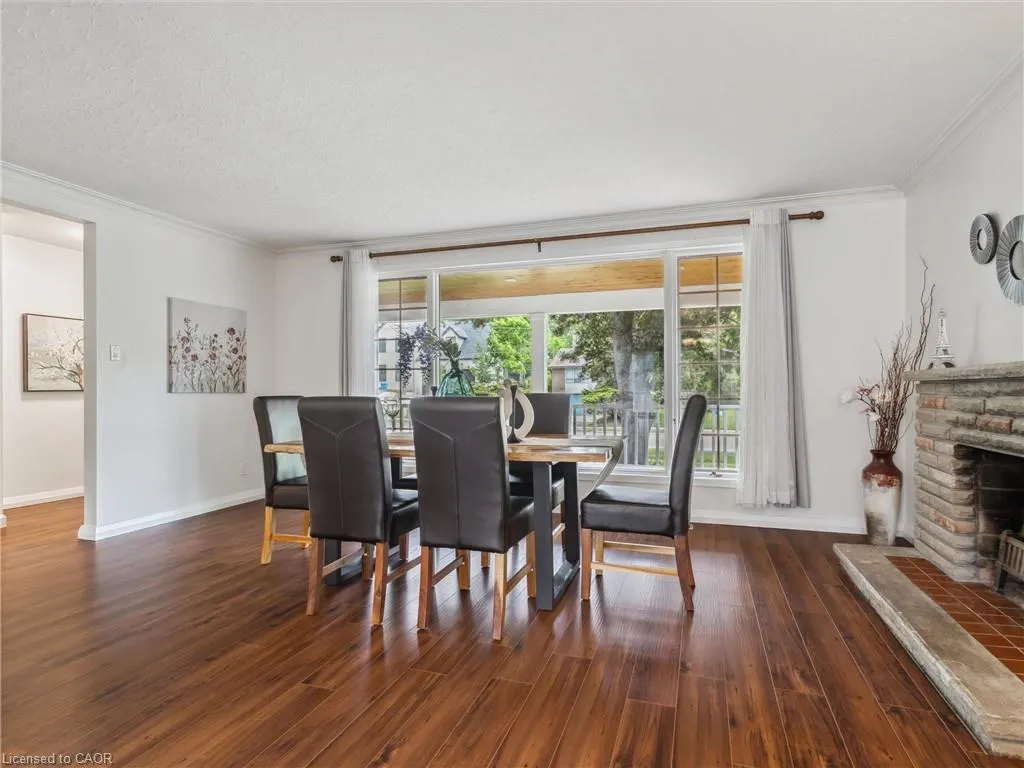222 Alscot Crescent