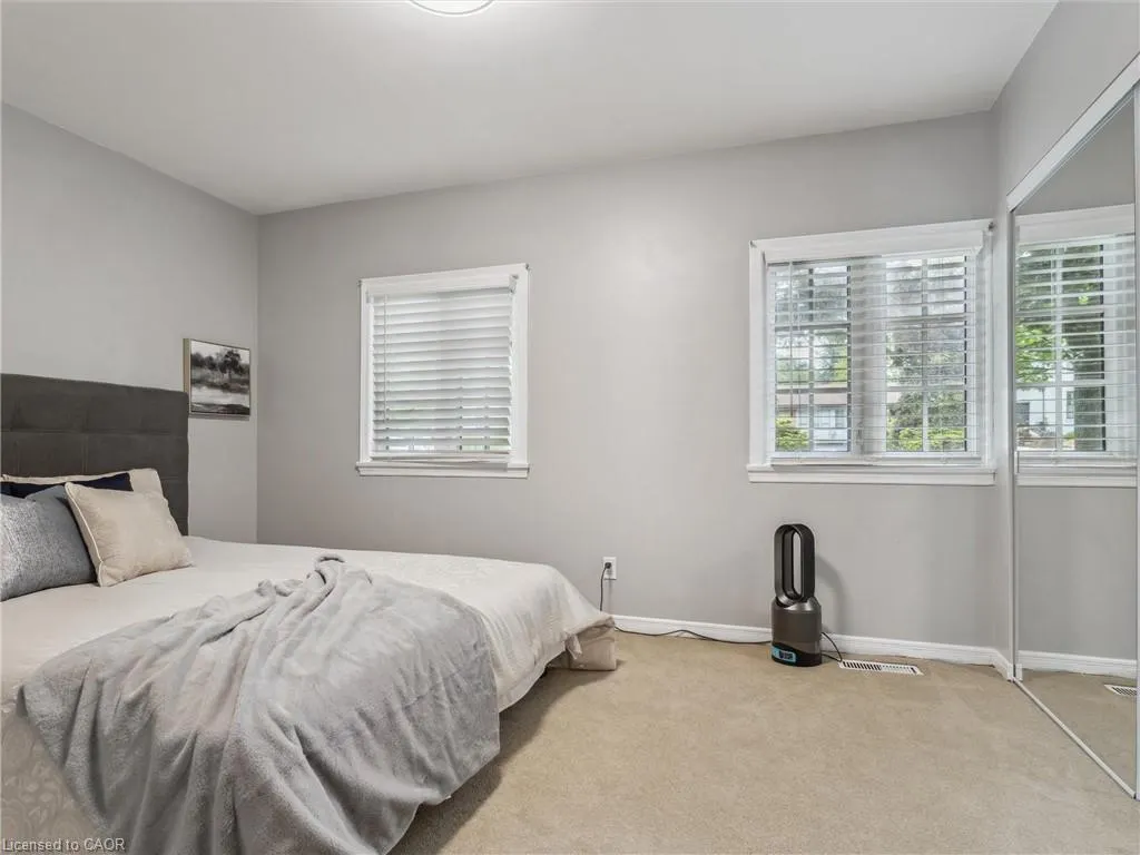 222 Alscot Crescent