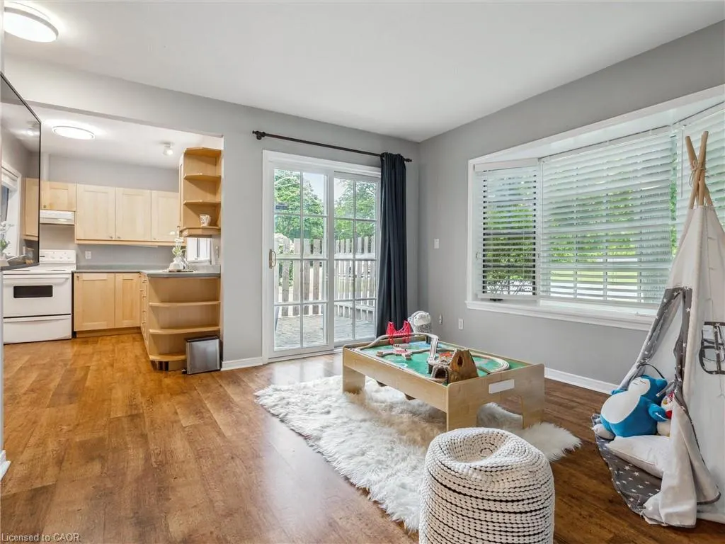 222 Alscot Crescent