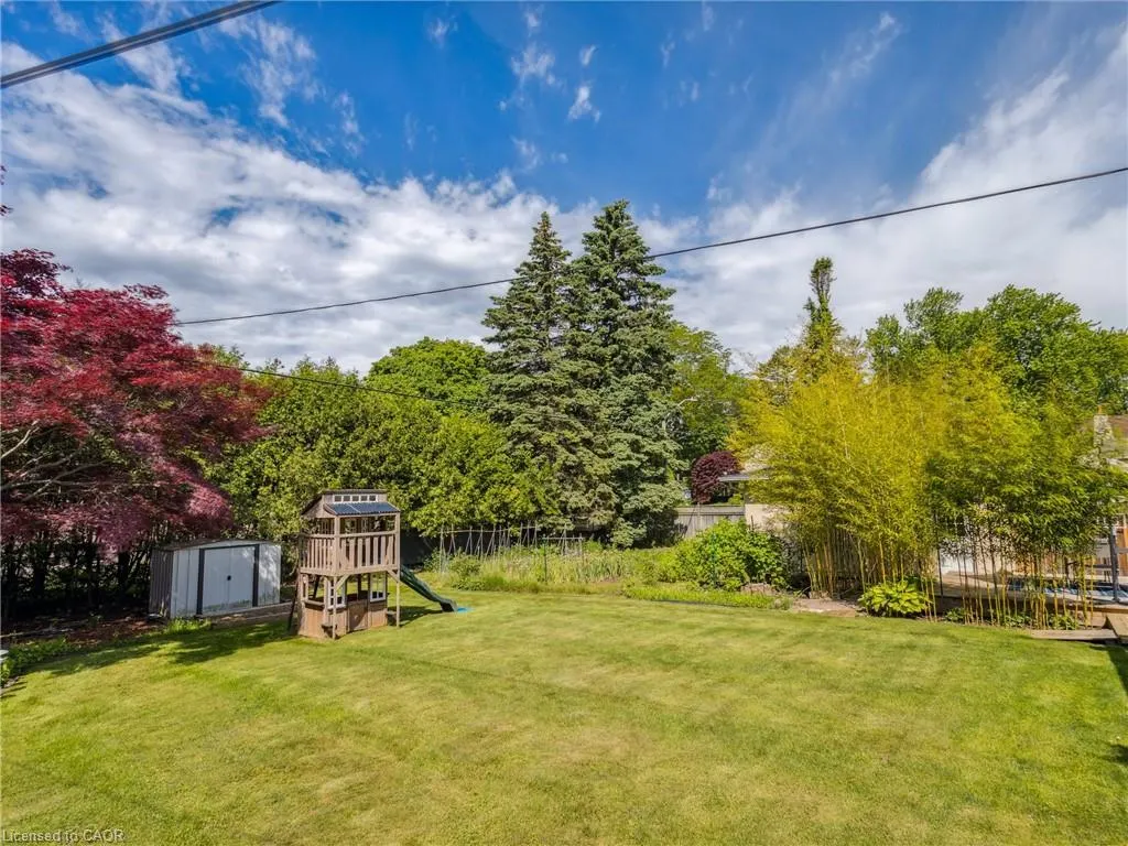222 Alscot Crescent