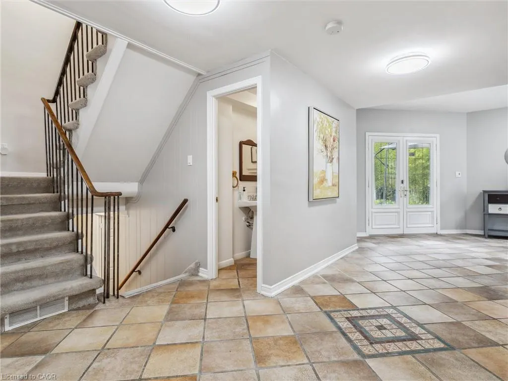 222 Alscot Crescent